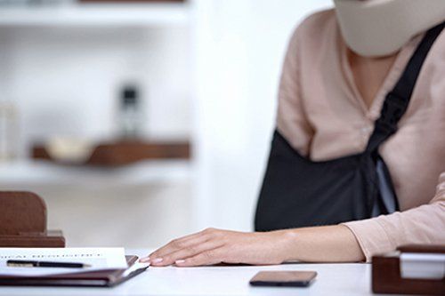 Injured Woman Talking to the Attorney — Danville, KY — McClure, McClure & Bailey Injured Woman Talking to the Attorney — Danville, KY — McClure, McClure & Bailey